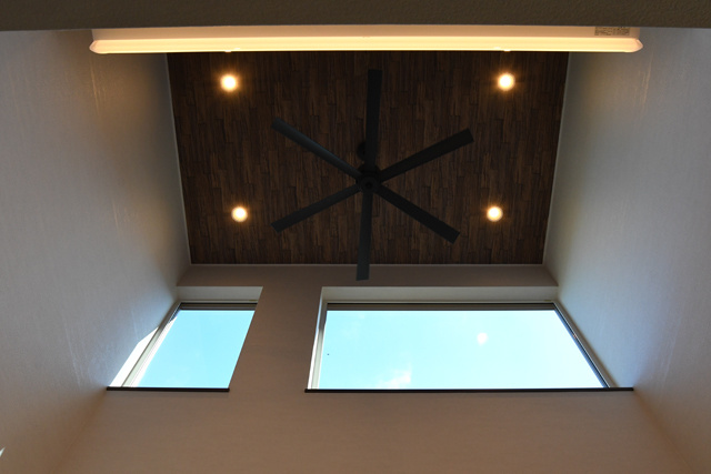 雲の流れを見上げて（吹抜け）