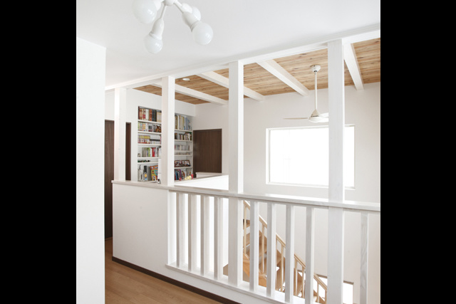 ファミリースペース： 子供の遊び場や、物干スペースなど 多目的に使用できるスペースを設けました。