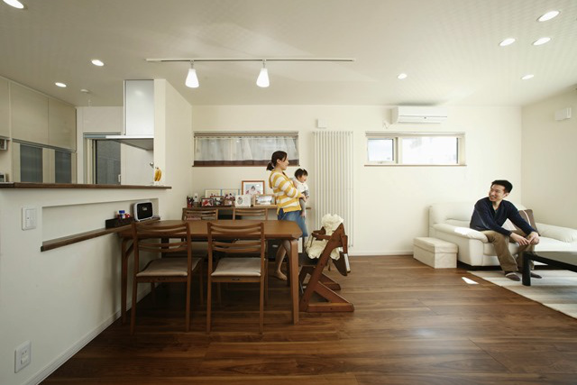 リビング： 使い勝手のよい すっきりとした間取りのＬＤＫ。