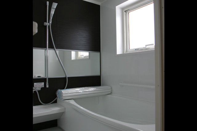 浴室： ゆったりした大きさ