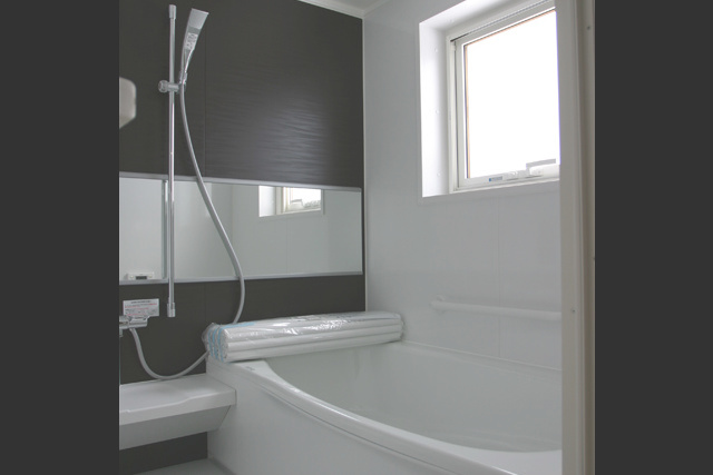 浴室： ゆったりした大きさ