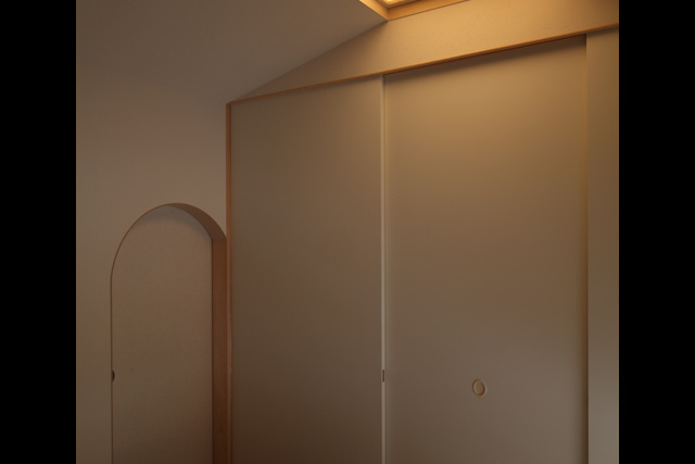 水屋入口と収納扉